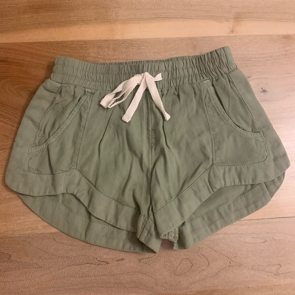 NWT Girls Billabong shorts